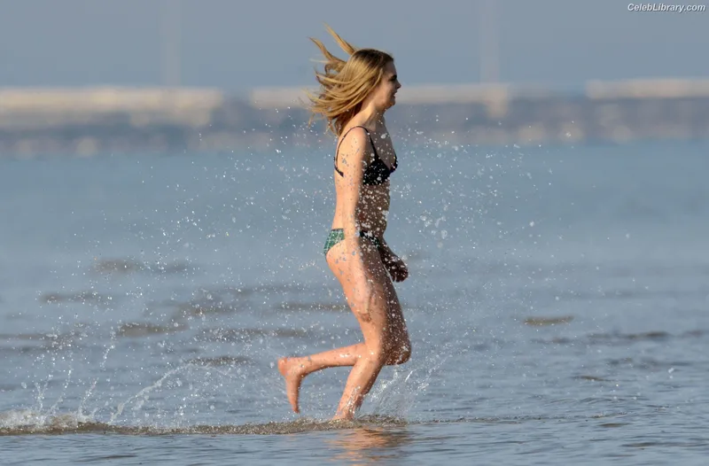 Cara Delevingne photo 10 of 1469