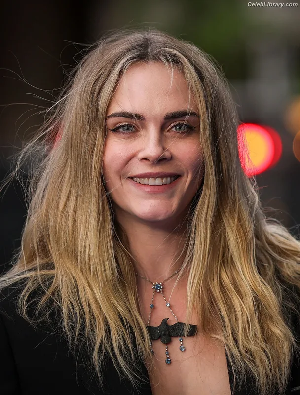 Cara Delevingne photo 17 of 1469