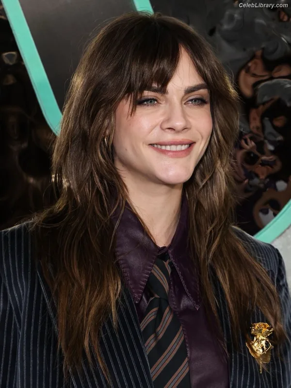 Cara Delevingne photo 2 of 1469