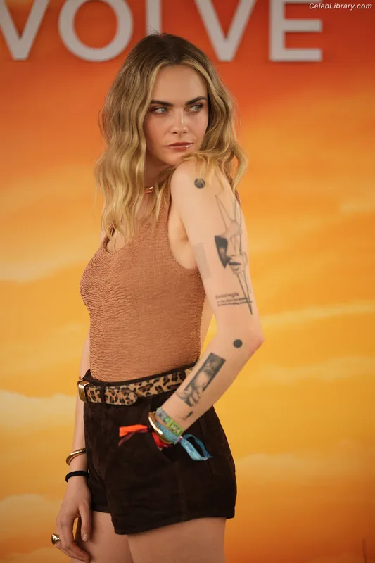 Cara Delevingne photo 10 of 1469