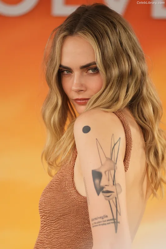 Cara Delevingne photo 14 of 1469