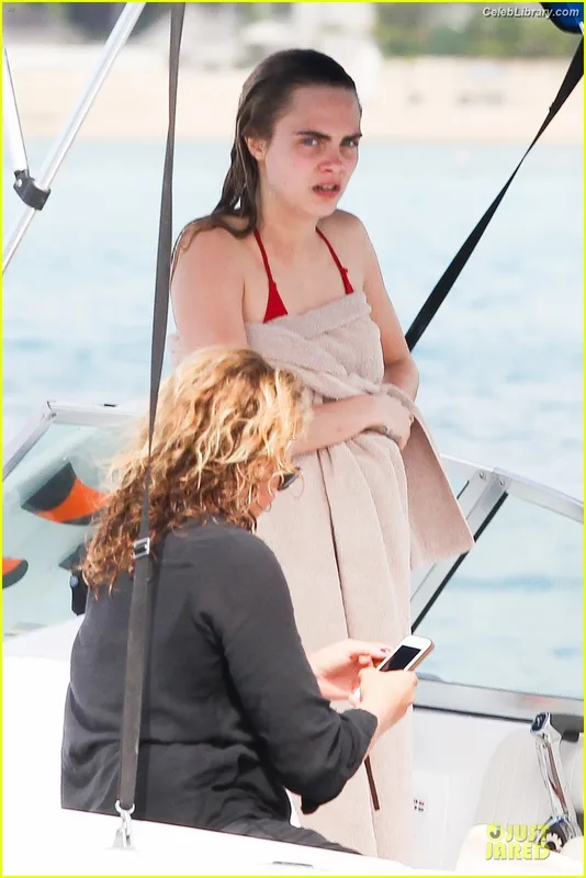 Cara Delevingne photo 16 of 1469
