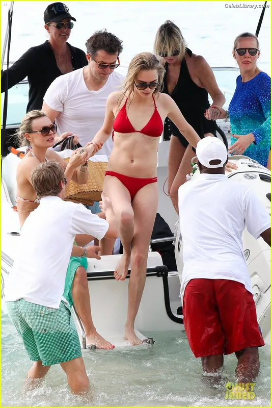 Cara Delevingne photo 24 of 1469