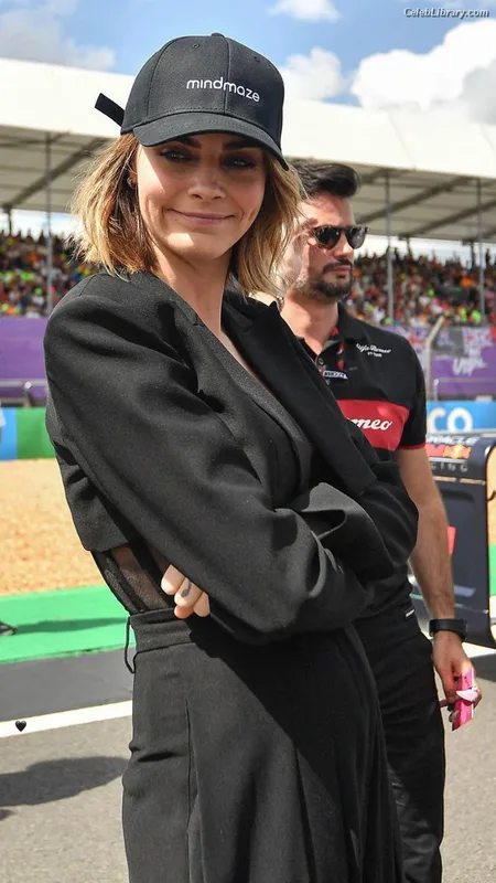 Cara Delevingne photo 15 of 1469