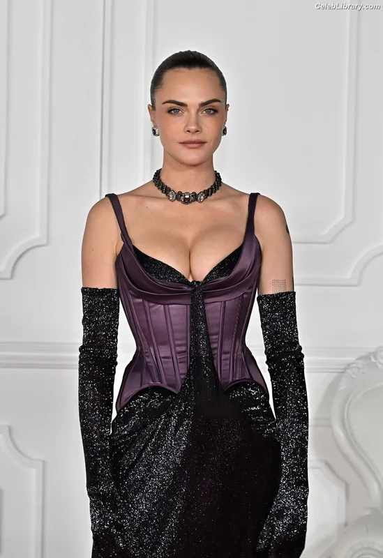 Cara Delevingne photo 22 of 1469