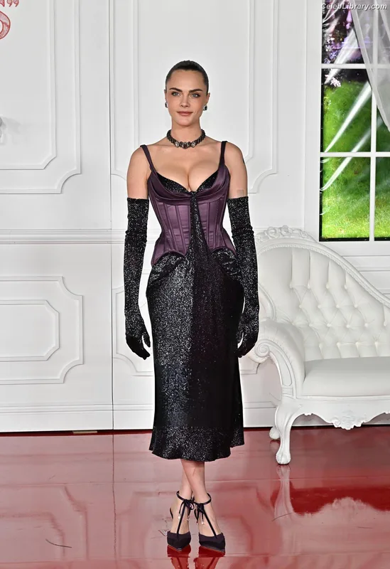 Cara Delevingne photo 1 of 1469