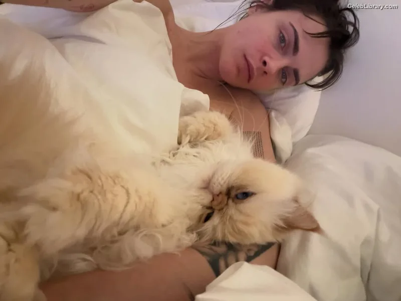 Cara Delevingne photo 4 of 1469