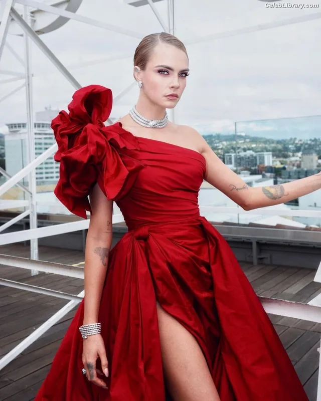 Cara Delevingne photo 5 of 1469