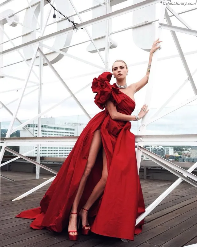 Cara Delevingne photo 6 of 1469