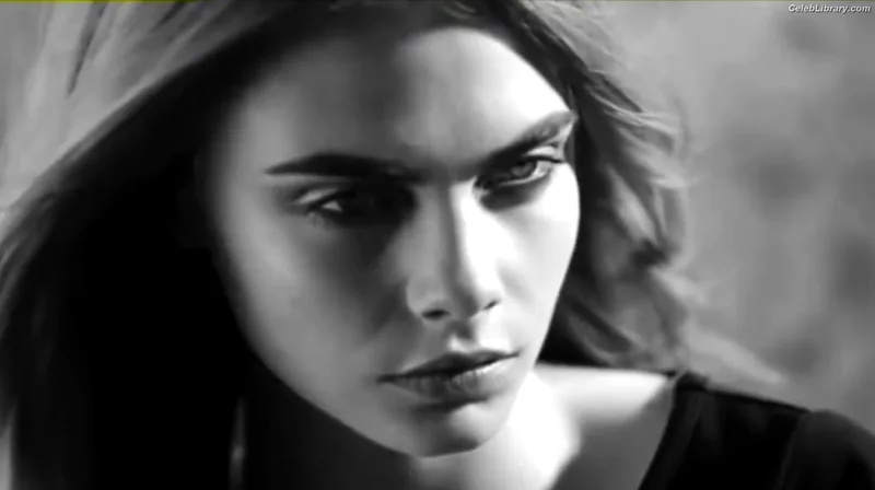 Cara Delevingne photo 10 of 1469