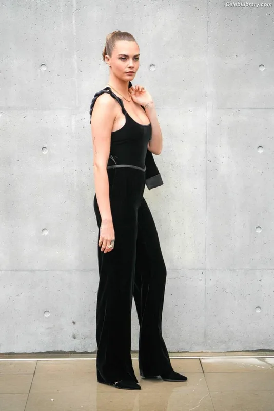 Cara Delevingne photo 3 of 1469