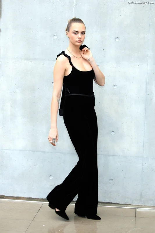 Cara Delevingne photo 17 of 1469