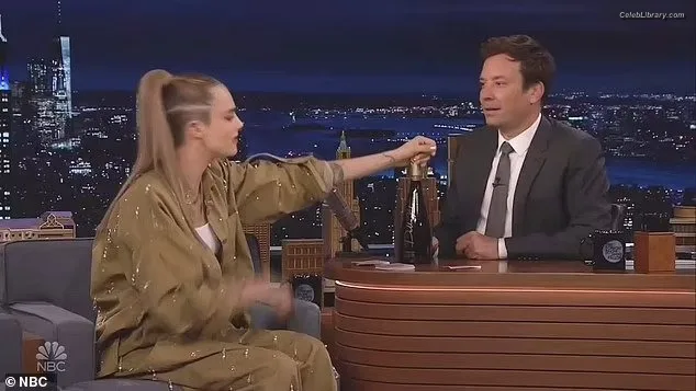 Cara Delevingne photo 23 of 1469