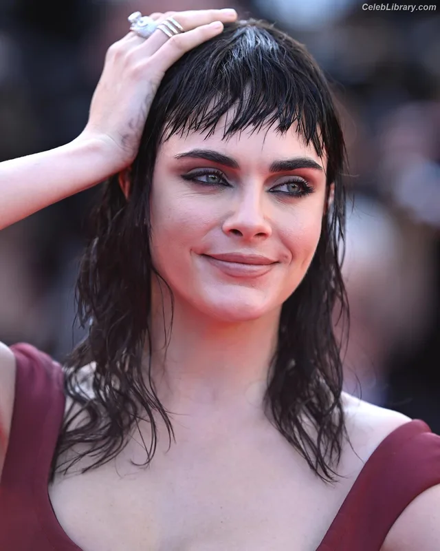 Cara Delevingne photo 10 of 1469