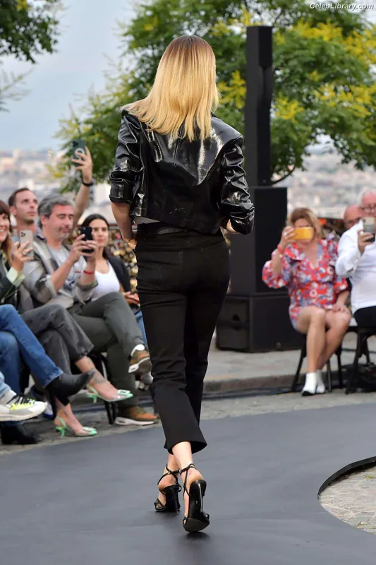 Cara Delevingne photo 12 of 1469