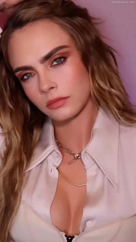 Cara Delevingne photo 14 of 1469