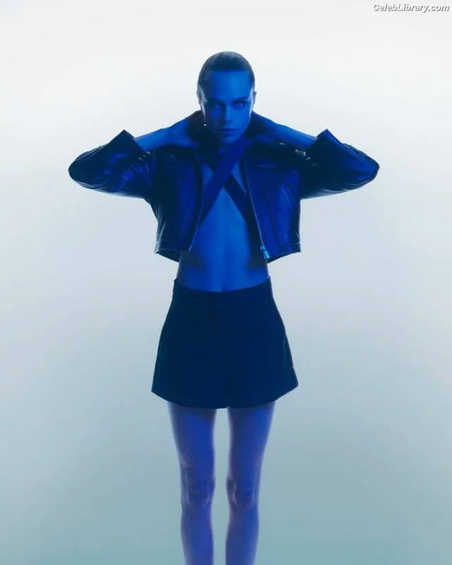 Cara Delevingne photo 24 of 1469