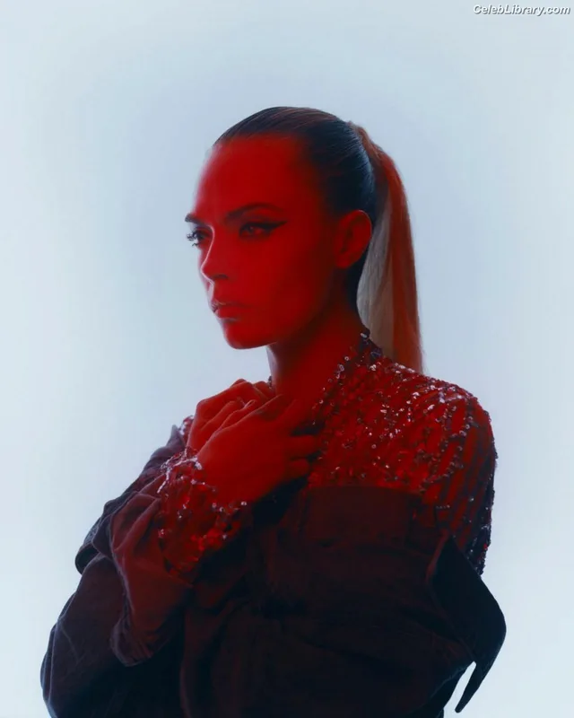 Cara Delevingne photo 2 of 1469