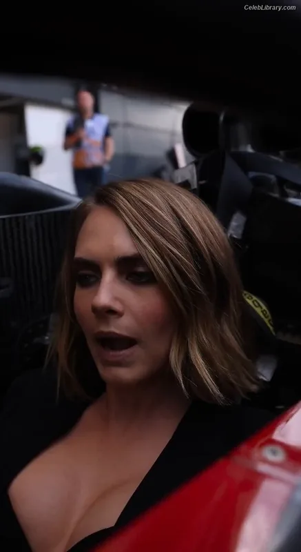 Cara Delevingne photo 8 of 1469