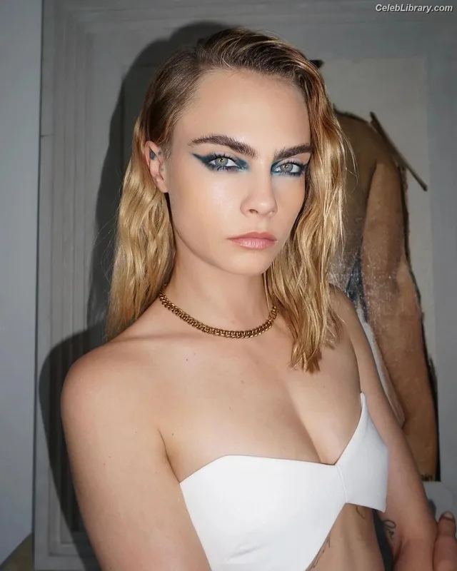 Cara Delevingne photo 2 of 1469
