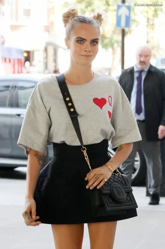 Cara Delevingne photo 6 of 1469
