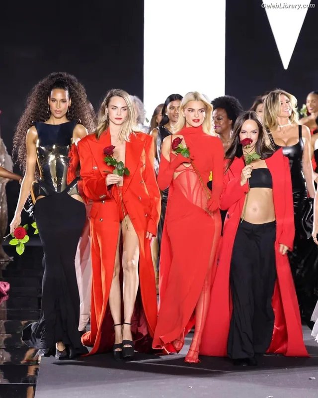 Cara Delevingne photo 22 of 1469