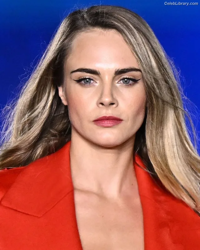Cara Delevingne photo 2 of 1469