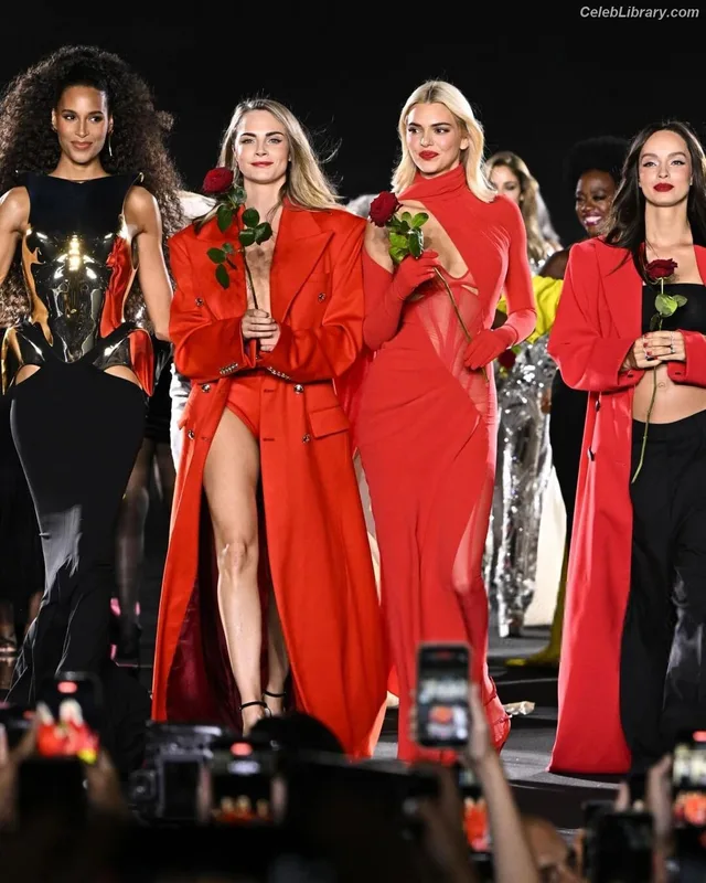 Cara Delevingne photo 13 of 1469