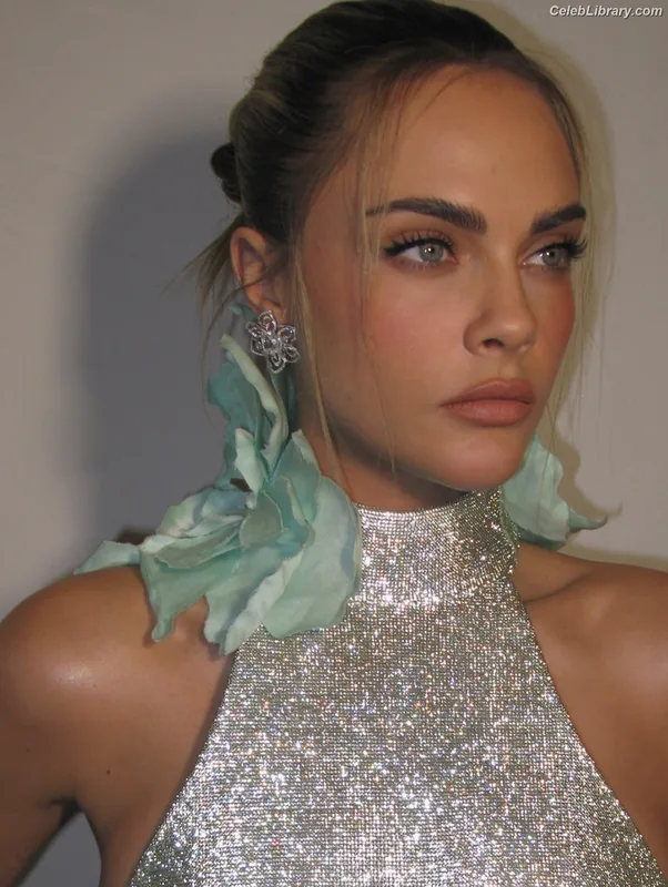 Cara Delevingne photo 17 of 1469