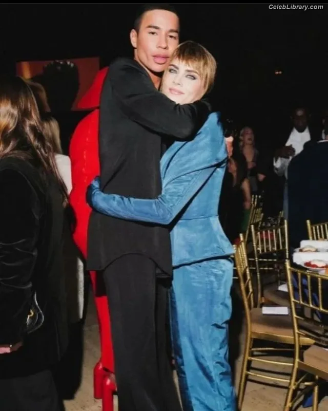 Cara Delevingne photo 12 of 1469
