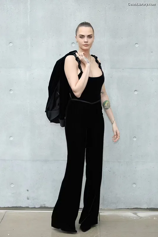 Cara Delevingne photo 8 of 1469