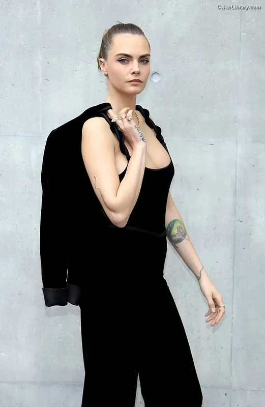Cara Delevingne photo 9 of 1469