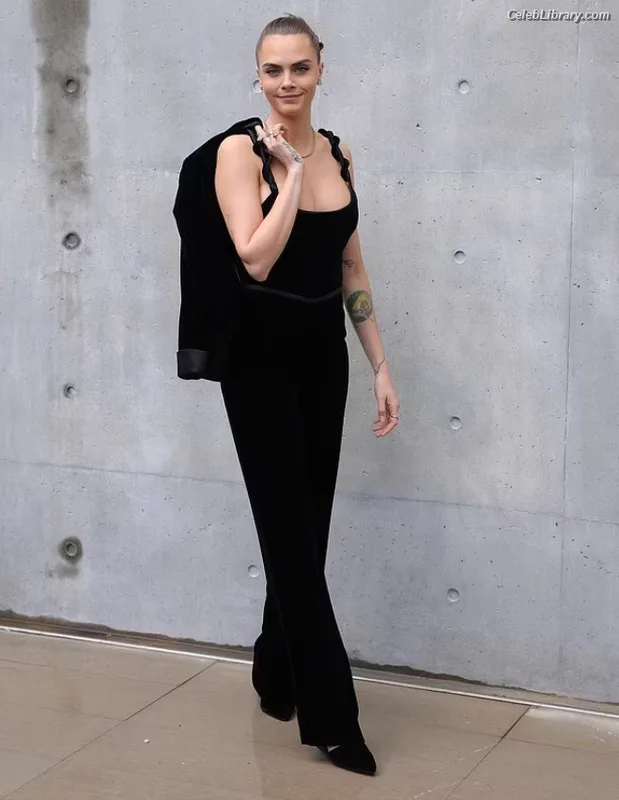 Cara Delevingne photo 11 of 1469