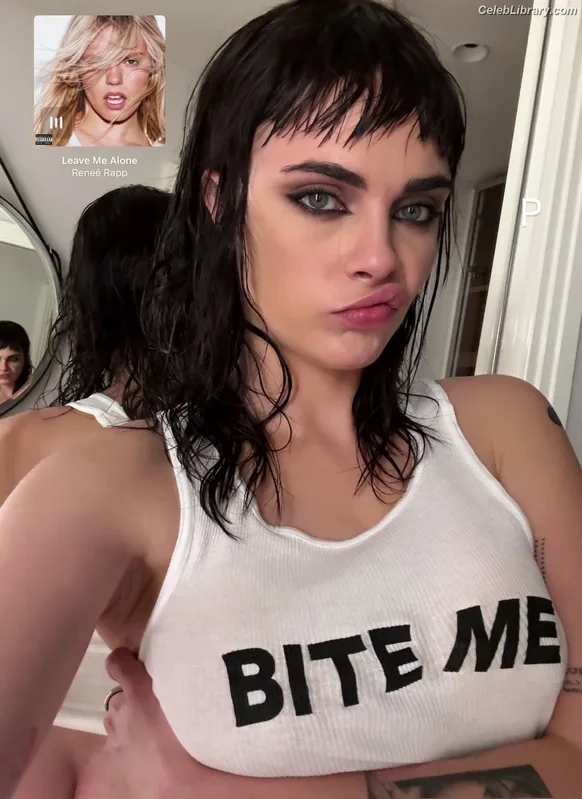 Cara Delevingne photo 22 of 1469