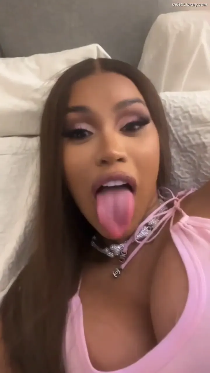 Cardi B photo 4 of 528