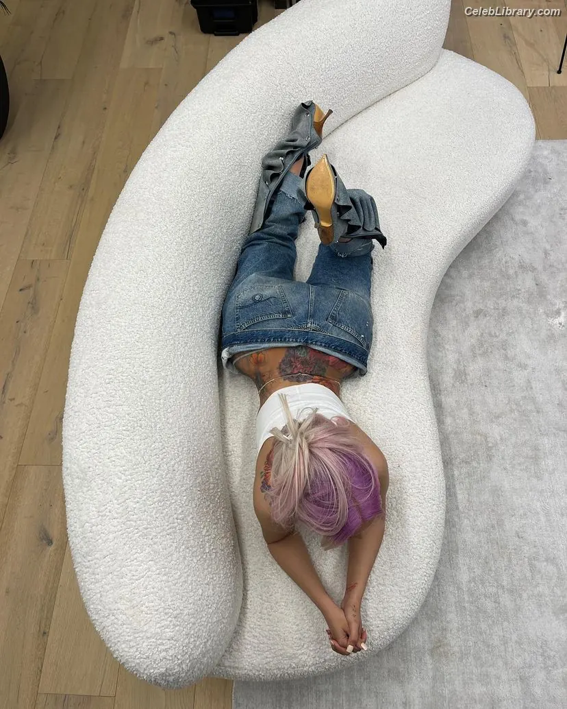 Cardi B photo 15 of 528
