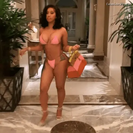 Cardi B photo 16 of 528