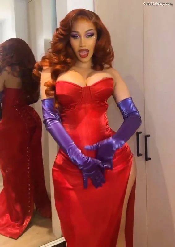 Cardi B photo 2 of 497