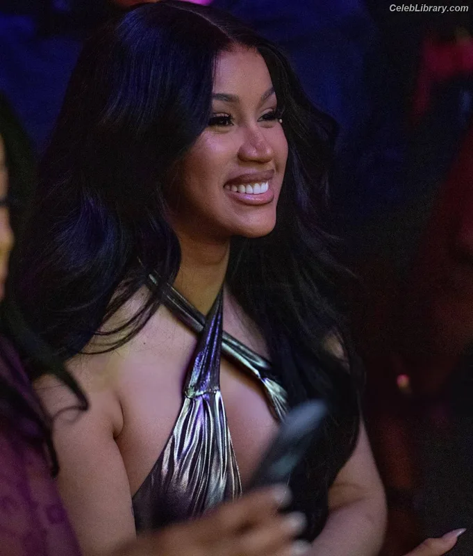 Cardi B photo 2 of 497