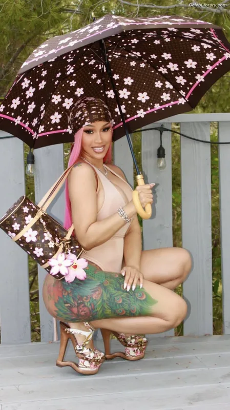 Cardi B photo 5 of 497