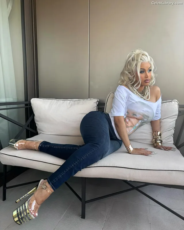 Cardi B photo 18 of 497