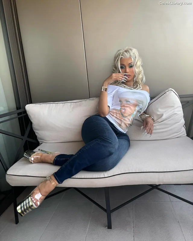 Cardi B photo 19 of 497