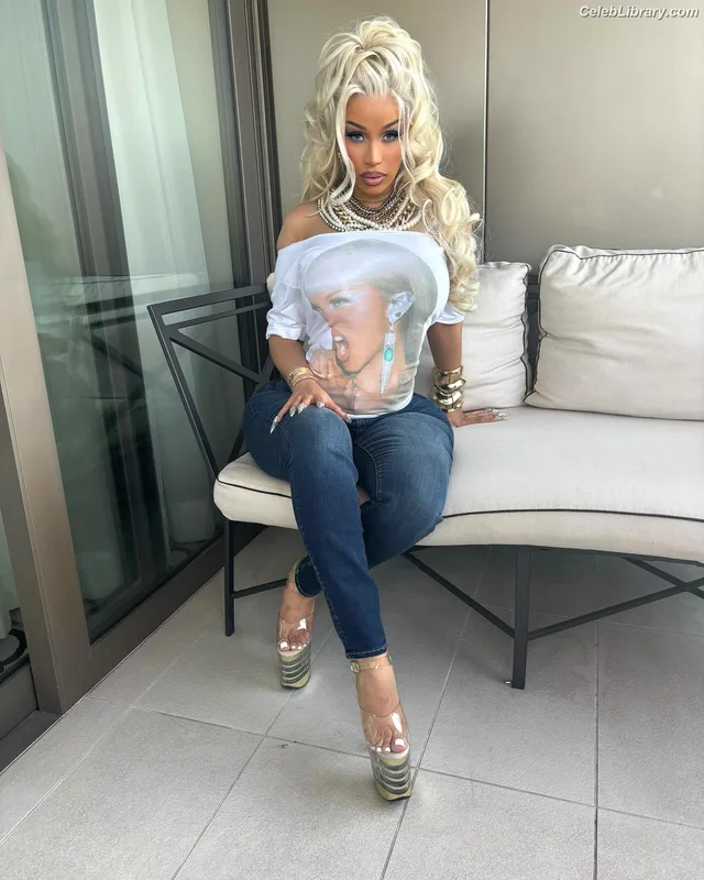 Cardi B photo 22 of 497