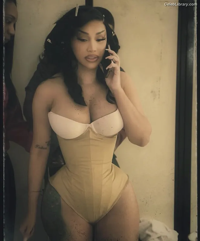 Cardi B photo 1 of 497