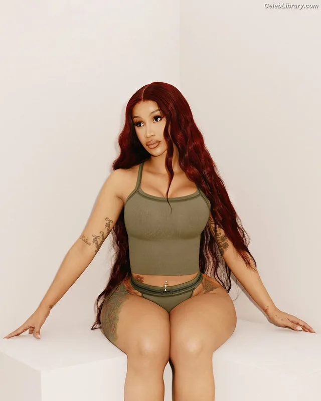 Cardi B photo 2 of 497