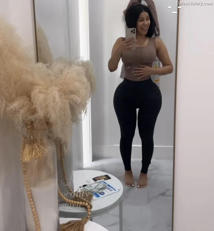 Cardi B photo 21 of 497