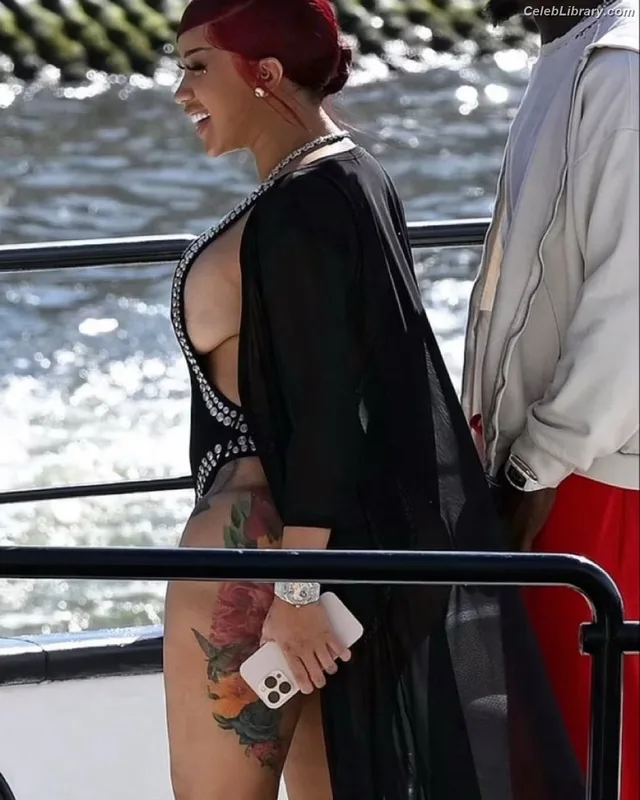 Cardi B photo 5 of 497