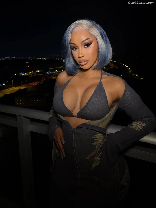 Cardi B photo 18 of 497