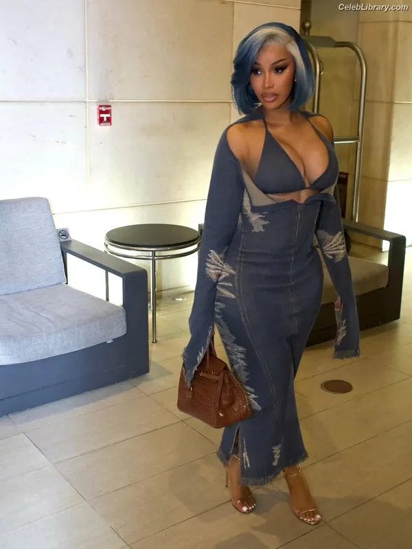 Cardi B photo 19 of 497