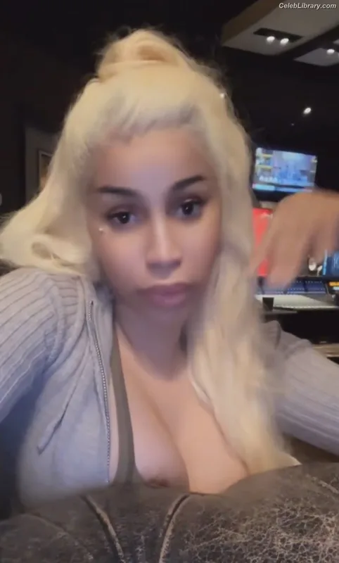Cardi B photo 18 of 497